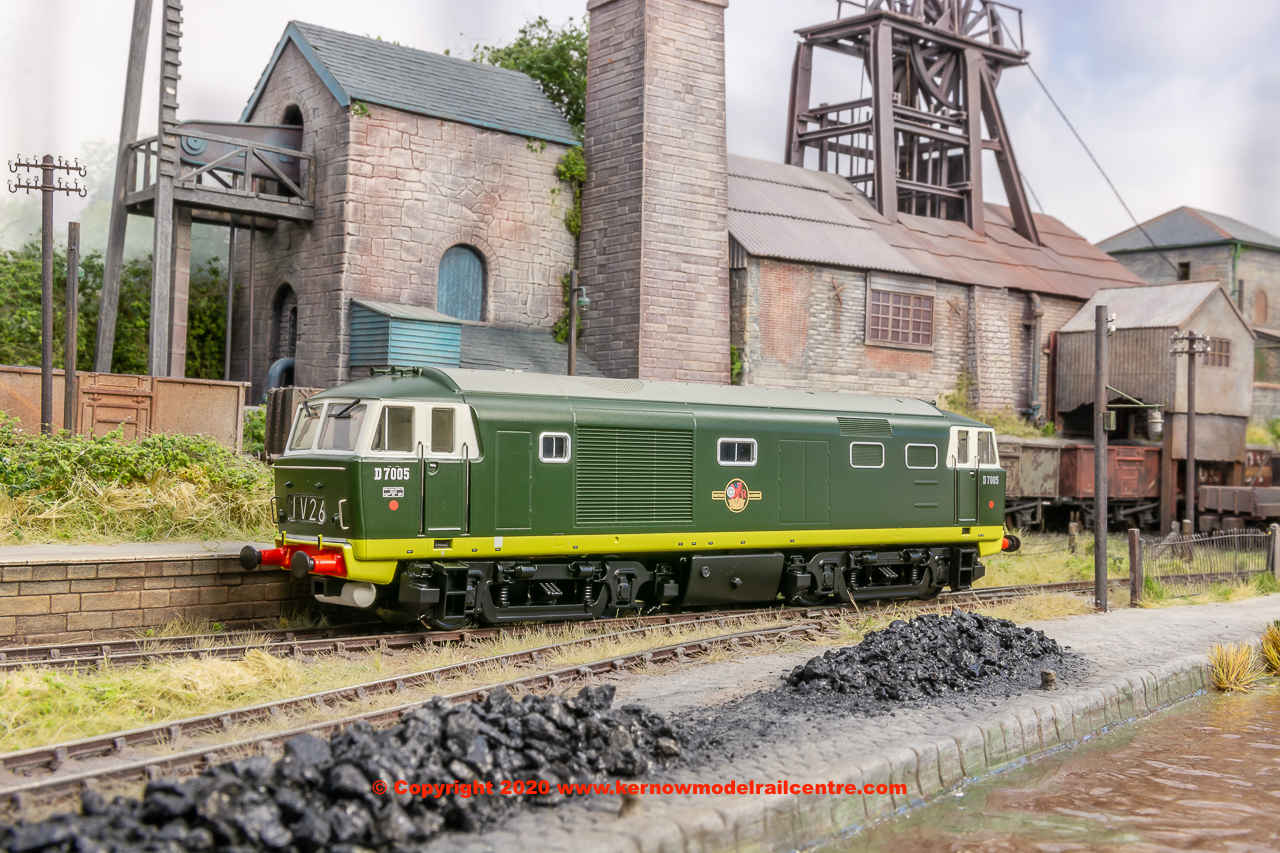E84001 EFE Rail Hymek Diesel Locomotive number D7005 in BR Green livery